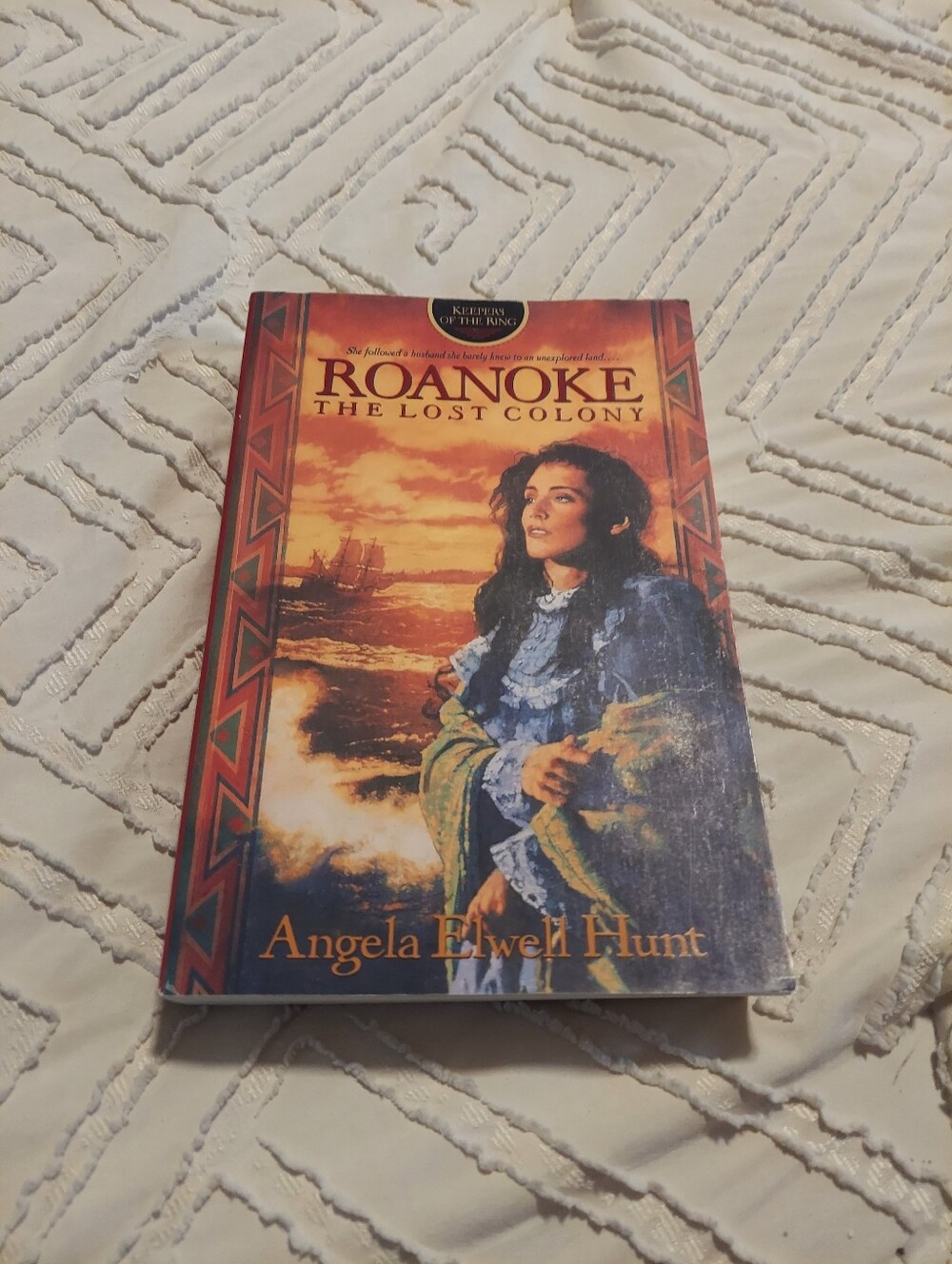 Roanoke The Lost Colony Paperback Book by Angela Elwell Hunt – Keepers of the Ri